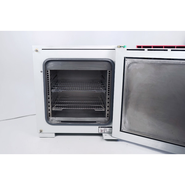 MMM Medcenter Venticell 55 Laboratory Oven + 2 Racks Max. 250 °C 55 L Chamber