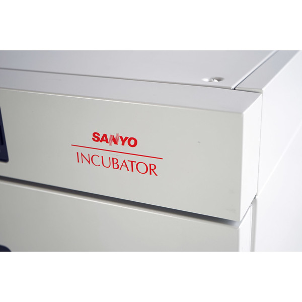 Sanyo Cooled Incubator MIR-153 126 L 141 W -10 +50°C Stainless Steel 3x Shelves