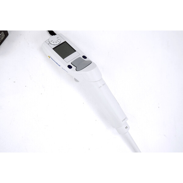 Eppendorf Xplorer plus elektronische Einkanal Pipette variabel 0.5-10 µL